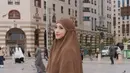 Baru-baru ini, Dewi Paramita terlihat mengunggah aktivitas umroh di Tanah Suci. Tak heran jika dalam momen ini, Dewi Paramita terlihat mengenakan hijab yang sukses bikin pangling. Mengingat wanita 26 tahun ini sering memamerkan rambut panjangnya. (Liputan6.com/IG/@parramitha)