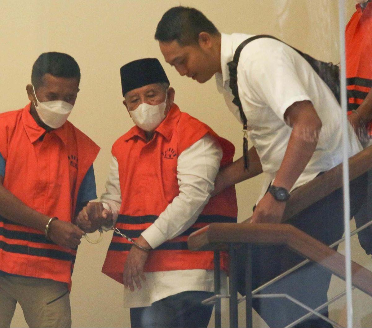 Gubernur Maluku Utara Abdul Gani Kasuba resmi ditahan Komisi Pemberantasan Korupsi (KP) setelah ditetapkan sebagai tersangka kasus dugaan suap proyek infrastruktur dan perizinan di lingkungan Pemerintah Provinsi (Pemprov) Maluku Utara.&nbsp;Dia diduga men