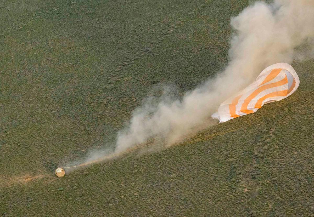 Detik-Detik Menegangkan saat Awak Soyuz MS-26 Mendarat di Bumi