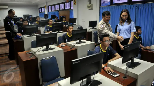 20151101-Michelin Gelar Uji SIM Bagi Siswa