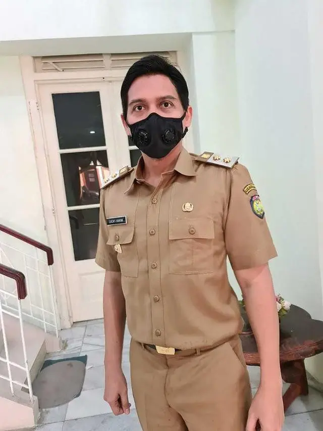 Mundur Jadi Wakil Bupati, Ini 6 Potret Aktor Lucky Hakim saat Pakai Seragam Dinas