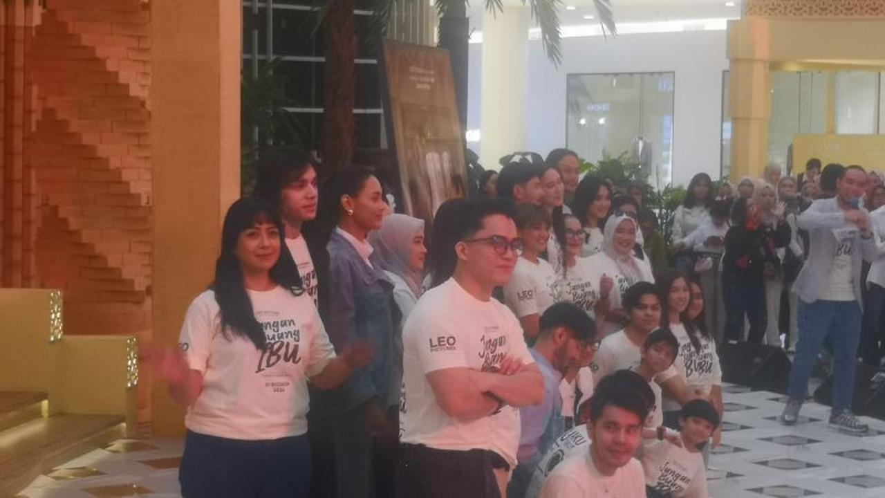 Totalitas Nirina Zubir di Film Jangan Buang Ibu: Perankan Tiga Fase Usia dengan Riasan Empat Jam