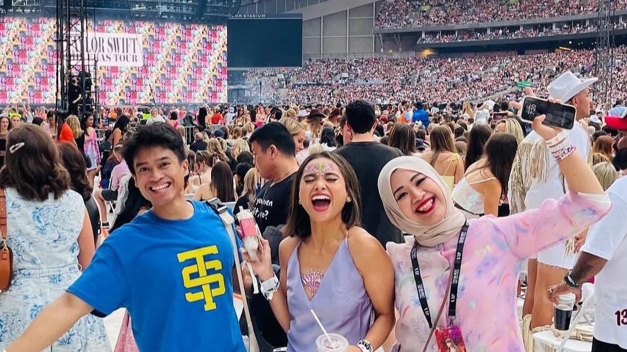Heboh Banget! Intip Foto-foto Keseruan Acha Septriasa saat Nonton Konser Taylor Swift di Australia