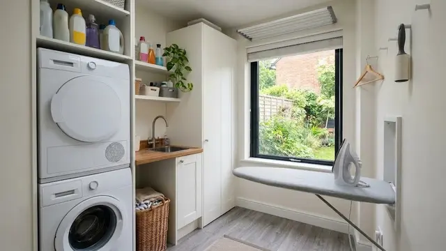 Desain Ruang Cuci dan Setrika Kecil di Belakang Rumah/AI Generated