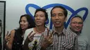 Calon presiden Joko Widodo mendatangi markas Slank di Jalan Potlot, Duren Tiga, Jakarta Selatan, Rabu (9/7/14) (Liputan6.com/Herman Zakharia)