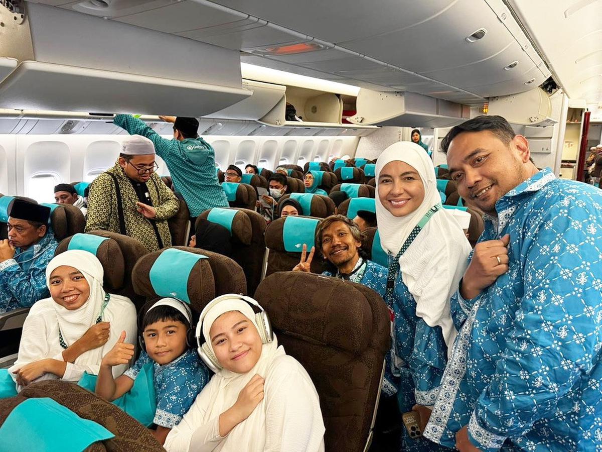 Potret Meisya Siregar dan Bebi Romeo Ajak Keluarga Jalani Umroh Bersama