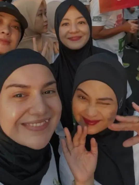 Ia juga terlihat tetap memikat walau tampil tanpa makeup.  [Foto: Instagram/ Irish Bella].