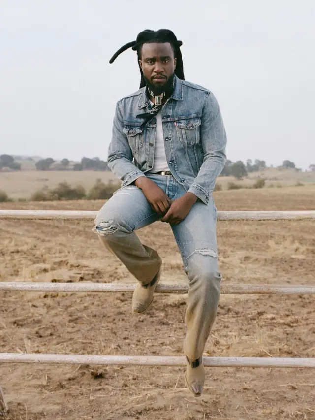 Styling double denim look dengan koleksi Levis Trucker Jacket ala Shaboozey