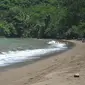 Pantai Sipelot di Kabupaten Malang, Jawa Timur, cantik sekaligus berbahaya. Sudah tiga wisatawan tenggelam di pantai sepanjang tahun ini.