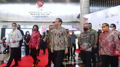Presiden Joko Widodo menghadiri Pembukaan Perdagangan BEI 2022 di gedung BEI, Jakarta, Senin (3/1/2022). Dalam sambutannya, Presiden mengatakan, secara nasional vaksinasi COVID-19 telah mencapai 70 persen dosis pertama dan 50 persen dosis kedua. (Foto: Muchlis Jr-Biro Pers Sekretariat Presiden)