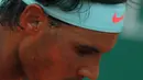 Keringat Nadal menetes meladeni perlawanan sengit Lucas Pouille (REUTERS/Eric Gaillard)