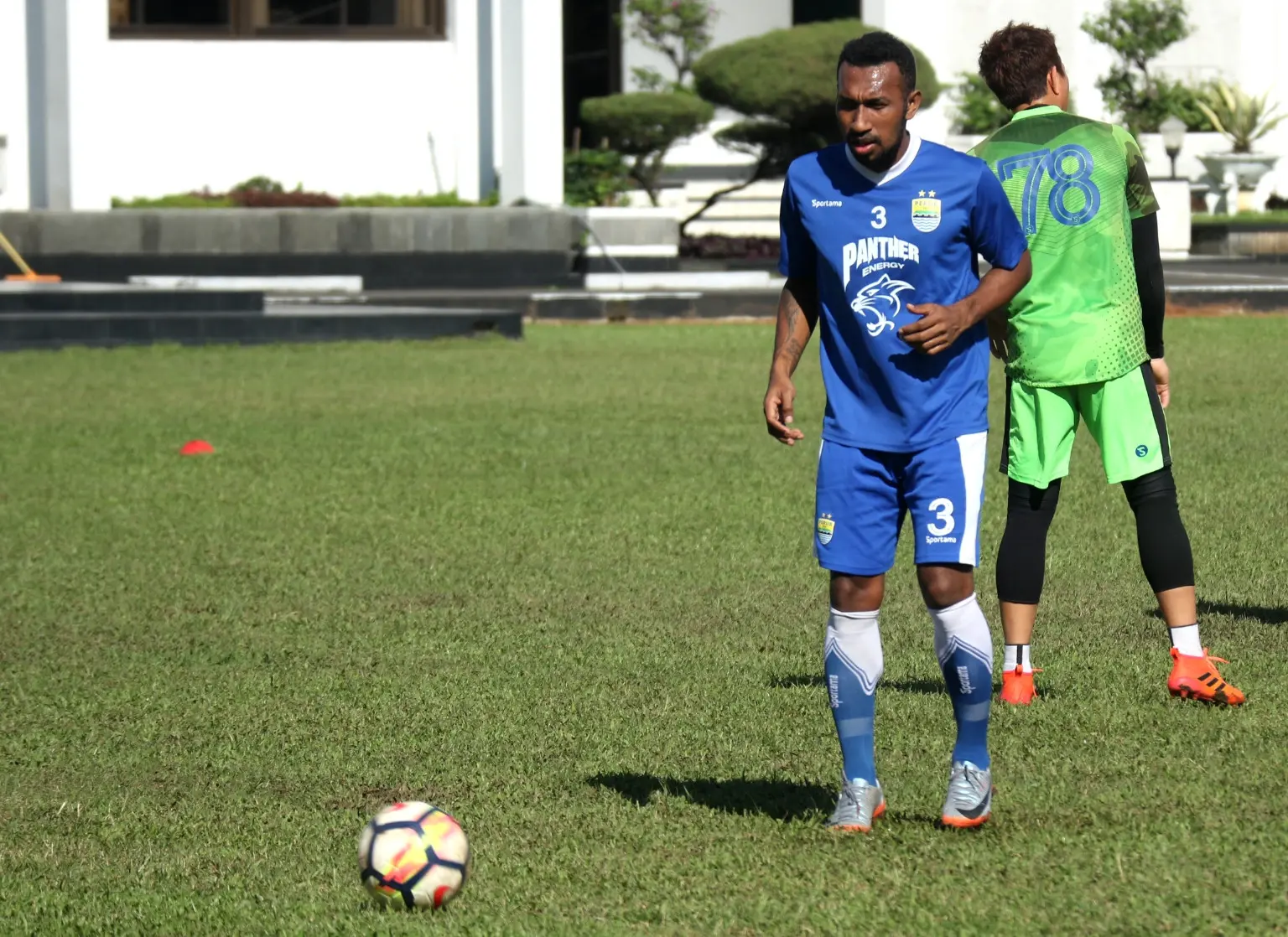 Patrich Wanggai ikut seleksi Persib (Liputan6.com/Kukuh Saokani)