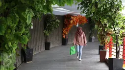 Seorang pejalan kaki melintasi TPO di Kota Tua, Jakarta, Kamis (3/11). Terowongan yang dulunya sepi dan kumuh, kini berubah wajah menjadi tempat yang bersih dan ditata dengan indah serta menjadi pusat wisata Kota Tua. (Liputan6.com/Immanuel Antonius)