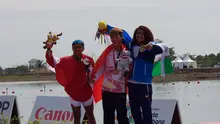 Atlet Indonesia, Riska Andriyani, meraih medali perak dari kano tunggal putri 200 meter Asian Games 2018, di Palembang, Sabtu (1/9/2018). (Bola.com/Riskha Prasetya)