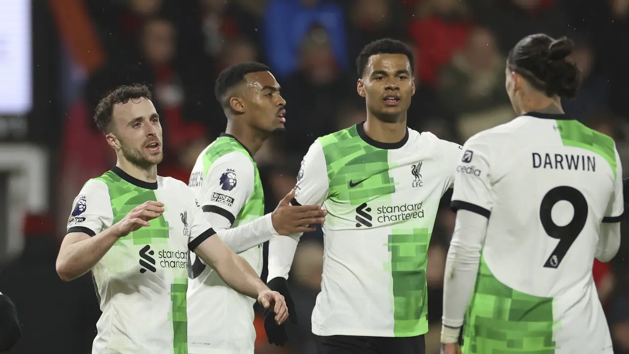 FOTO Liverpool Gasak Bournemouth