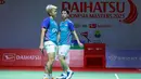 Usai interval, keunggulan poin Marcus Fernaldi Gideon/Kevin Sanjaya Sukamuljo tetap terjaga hingga mampu menutup game pertama dengan skor 21-17. (Bola.com/M Iqbal Ichsan)