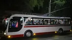 Pemimpin Korea Utara Kim Jong-Un duduk di dalam bus saat menjajal bus jenis baru yang diproduksi selama kunjungan ke pabrik bus di Pyongyang, (4/8). Dalam kunjungannya Kim Jong-un juga menyempatkan diri untuk melakukan 'test-drive'. (AFP Photo/KCNA)