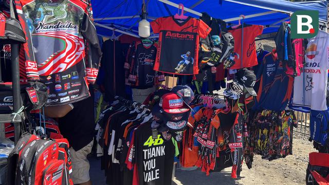 Aksesoris balapan di sekitar Sirkuit Mandalika