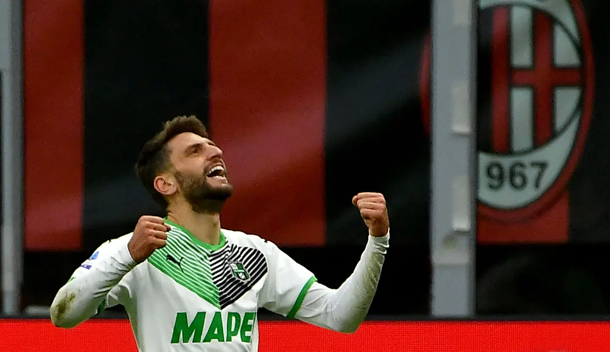 Sayap kanan Sasulo, Domenico Berardi pernah mencetak quattrick saat menggilas AC Milan pada Januari 2014. Saat itu Berardi tercatat masih berumur 19 tahun. (AFP/Isabella Bonotto)