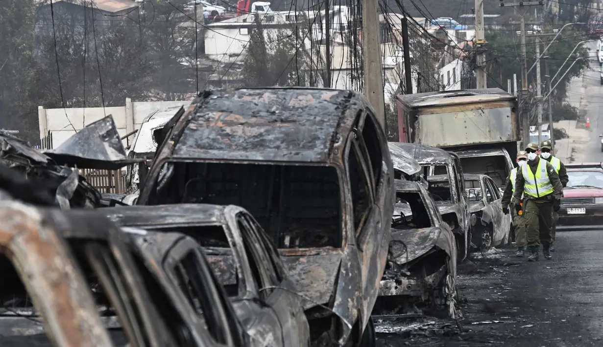 Warga Chile pada hari Minggu (4/2/2024) mengkhawatirkan peningkatan jumlah korban tewas akibat kebakaran hutan. (RODRIGO ARANGUA/AFP)