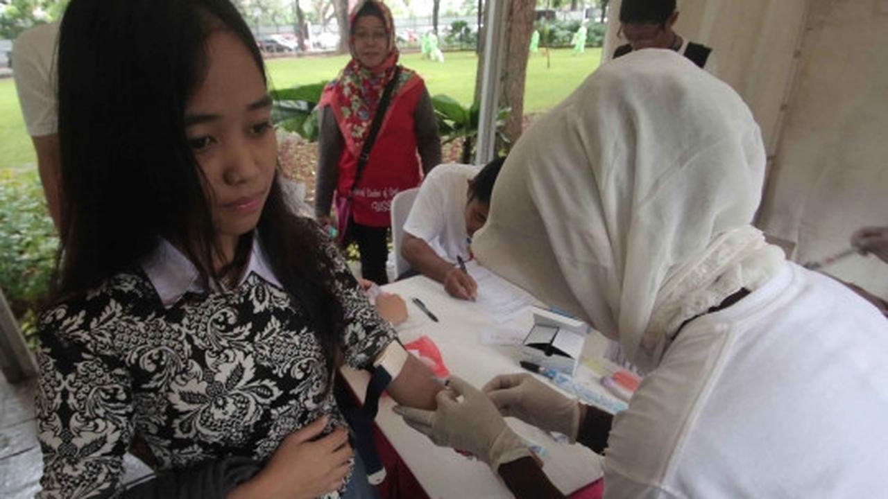 Sadar bahaya AIDS, warga Jakarta cek darah di posko KPAP Jakarta