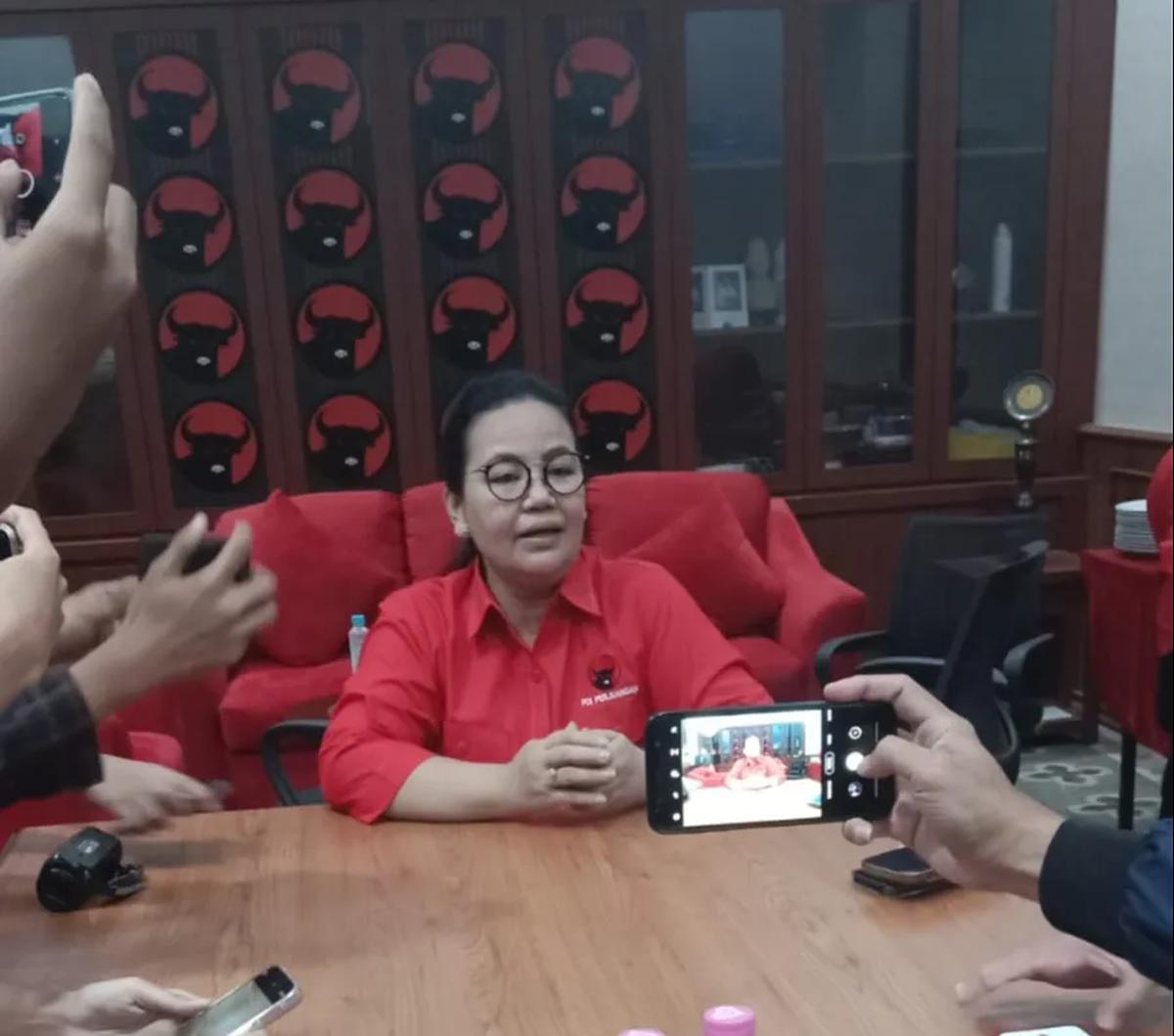 Menurut dia, ASN seharusnya bisa bersikap netral terkait Pemilu 2024. Untuk kasus ASN Boyolali, Agustina menilai dukungan itu hanya bersifat pribadi.