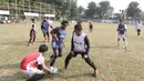 Sejumlah anak mengikuti tes fisik program Allianz Explorer Camp 2019 di Lapangan PSPT Tebet, Jakarta, Sabtu (22/6). Nantinya akan ada pemenang yang diberangkatkan ke Singapura dan Munchen. (Bola.com/Vitalis Yogi Trisna)