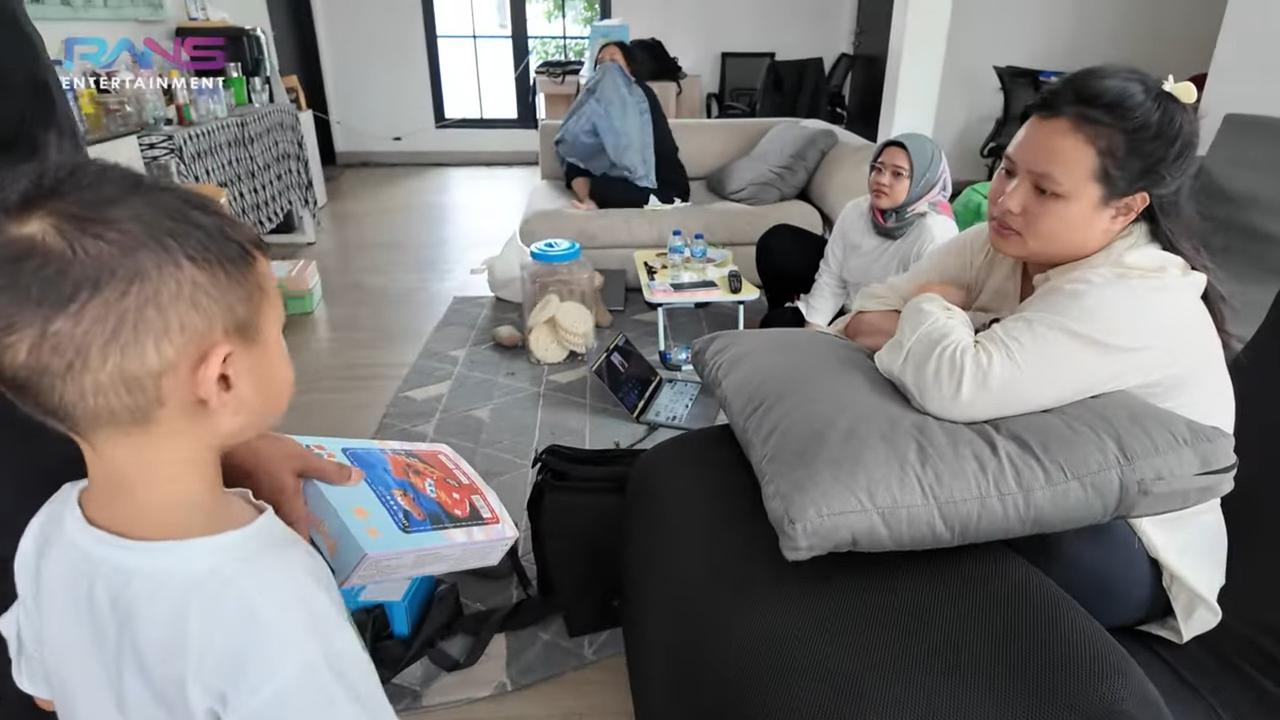 Potret Rayyanza Sidak Kantor, Beri Tugas Khusus Buat Karyawan yang Tadinya Santai Langsung Sibuk Semua