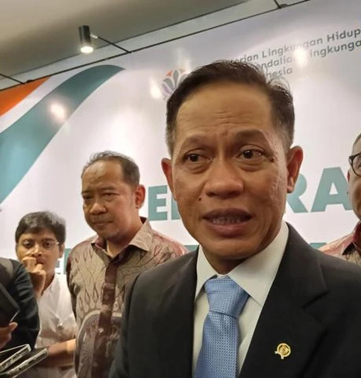 Menteri LH Duga Gelondongan Kayu di Banjir Sumatera Sisa Pembukaan Lahan Sawit