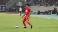 Aksi pemain muda Persis Solo, Zanadin Fariz saat bermain melawan PSS Sleman di Stadion Manahan, Sabtu (11/6/2022). (dok. Persis Solo)