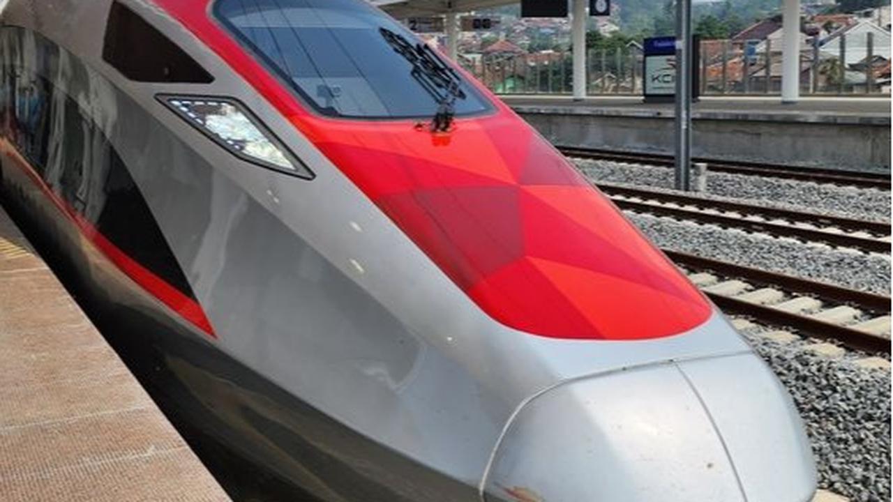 Libur Natal dan Tahun Baru, Penumpang Kereta Cepat Whoosh Meningkat 20 Persen