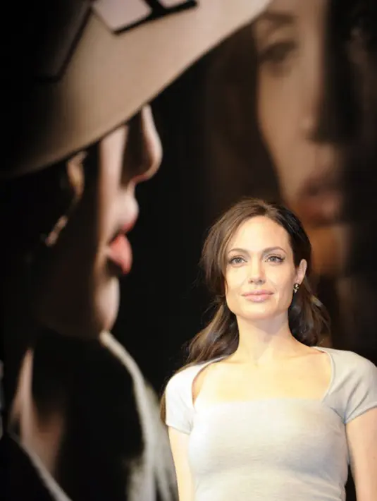 Menjadi orang tua memang bukan lah hal yang mudah, dan untuk itu ia selalu belajar dan melakukan yang terbaik. Ia juga selalu menggunakan ilmu yang telah diberikan sang ibu semasa hidupnya. (AFP/Bintang.com)