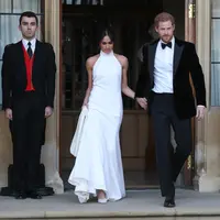 Patung lilin Meghan Markle dan Pangeran Harry akhirnya dibuat oleh Madame Tussauds. (STEVE PARSONS  POOL  AFP)