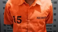Pelaku AC saat ditangkap tim Reskrim Polsek Pringsewu Kota. (Liputan6.com/ Ardi Munthe)