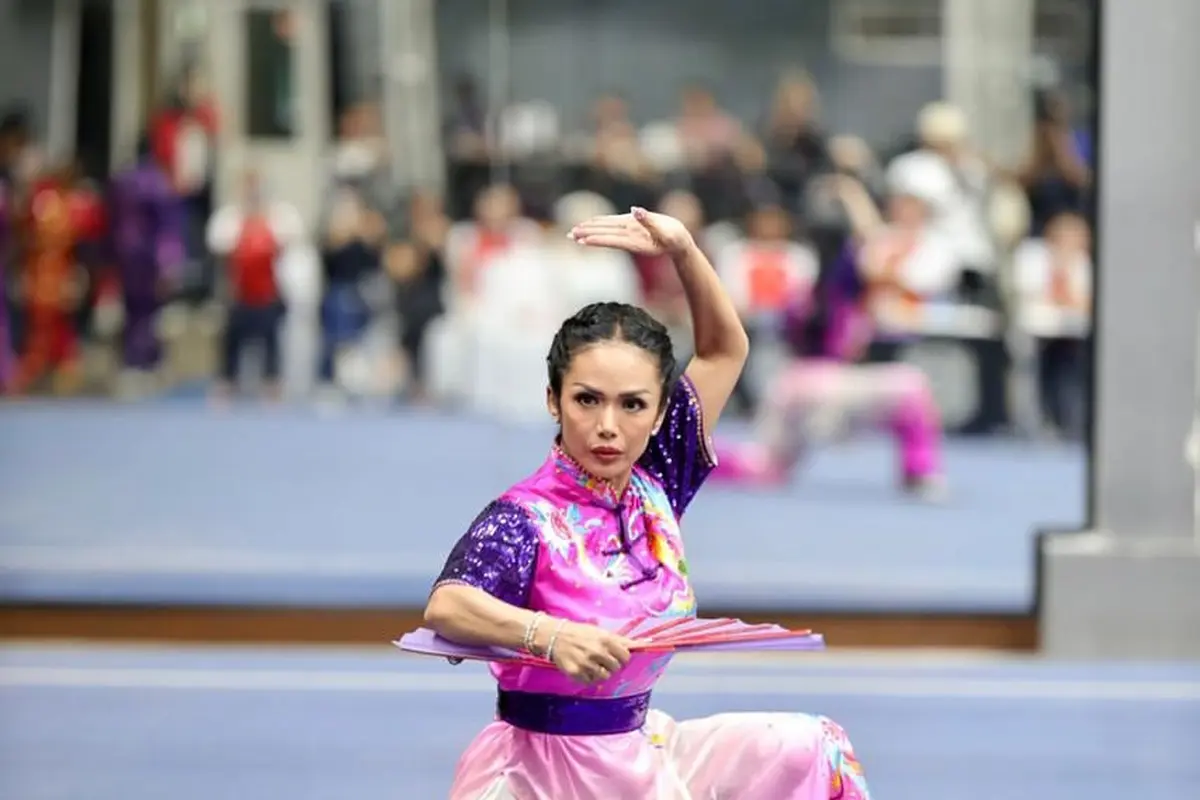 Potret Atletis Krisdayanti Latihan untuk Kompetisi Wushu di Usia 50 Tahun, Berbalut Busana Cerah Bernuansa Ungu