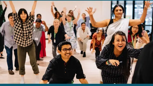 Salah satu kegiatan seni yang dimuat dalam buku Arts for Good: Uniting Communities, Driving Social Change, karya Singapore International Foundation (SIF). (Dok SIF)