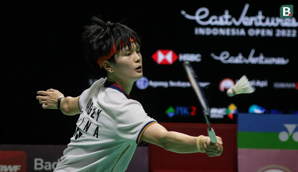 Di nomor tunggal putri, pemain muda Cina berusia 22 tahun, Wang Zhi Yi akan menantang unggulan kedua asal Cina Taipei, Tai Tzu Ying. Wang Zhi Yi lolos ke final usai mengalahkan seniornya, He Bing Jiao dengan 21-15, 21-10. (Bola.com/Bagaskara Lazuardi)