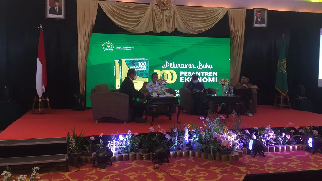 Menteri Agama Yaqut Cholil Qoumas meminta pesantren untuk berinovasi agar bisa beradaptasi dalam era perkembangan teknologi