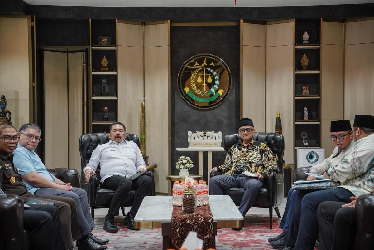 Menteri Haji dan Umroh Temui Jaksa Agung