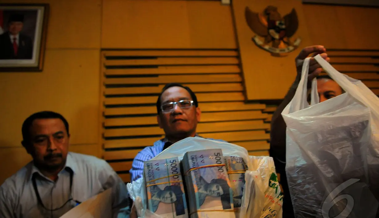 Menurut KPK, uang suap RY tersebut untuk tukar-menukar tanah seluas 2.754 hektar di kawasan hutan di Bogor yang mencapai Rp4,5 miliar, Jakarta, Kamis (8/5/2014) (Liputan6.com/Faisal R Syam).