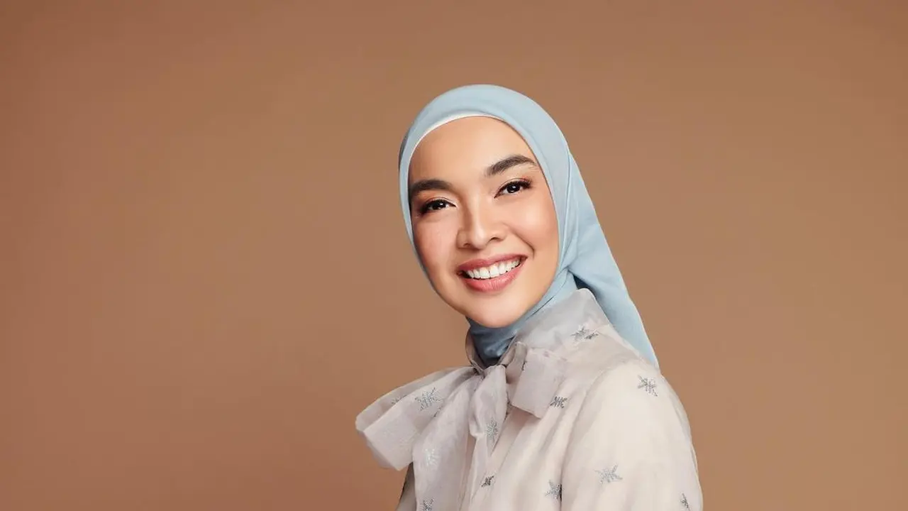 Inspirasi Gaya Hijab Tika Bravani yang Simple untuk Tampil Kasual hingga Elegan untuk Kondangan