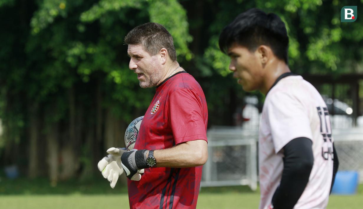 Klima memiliki catatan sebagai pelatih kiper dengan jam terbang tinggi. Dia diketahui pernah menjadi pelatih kiper di Sparta Praha hingga Timnas Ceko. (Bola.com/M Iqbal Ichsan)