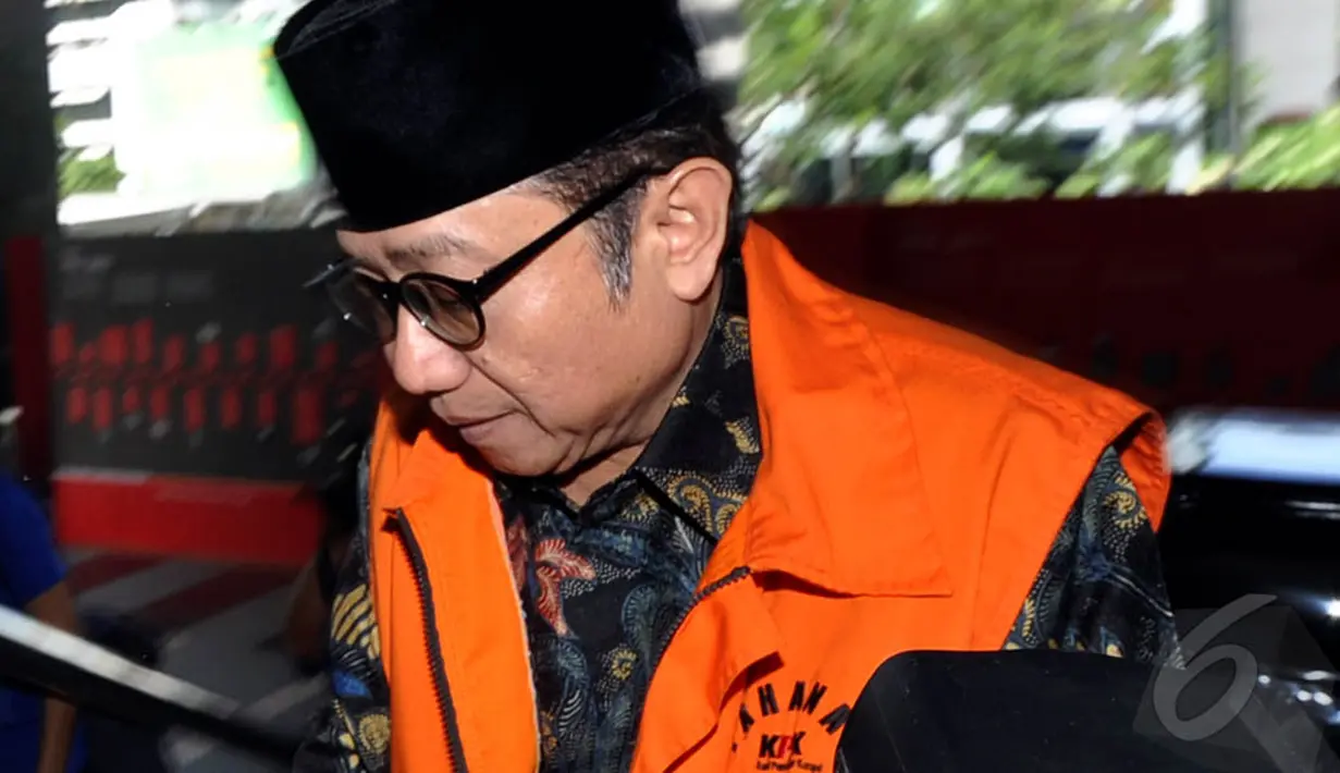 Hari ini, Senin (29/12/2014), merupakan pemeriksaan perdana Waryono Karno setelah ditahan KPK sejak 18 Desember lalu,  Jakarta. (Liputan6.com/Miftahul Hayat)