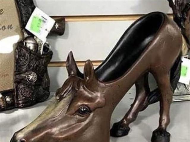 Bikin Ngakak Ini 7 Model Sepatu Nyeleneh Yang Diburu Warganet Citizen6 Liputan6 Com