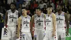 Pemain Stapac Jakarta saat menghadapi Pacific Caesar Surabaya pada laga semi final IBL 2019 di GMSB Kuningan, Jakarta, Jumat(8/3). Stapac unggul 87-66 atas Pacific. (Bola.com/Yoppy Renato)