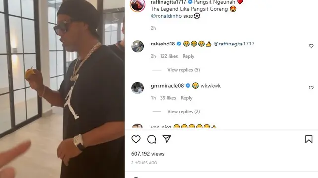 Raffi Ahmad membagikan momen kala Ronaldinho mencicipi pangsit goreng (https://www.instagram.com/p/CfQM99CrJtB/)