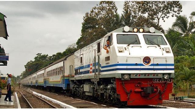 KAI menyiapkan sekitar total 1,7 juta kursi ke berbagai jurusan untuk sekali perjalanan untuk kereta regular. Dan Pria yang Mengaku Ayah Artis Ditemukan Petugas Saat Mengemis