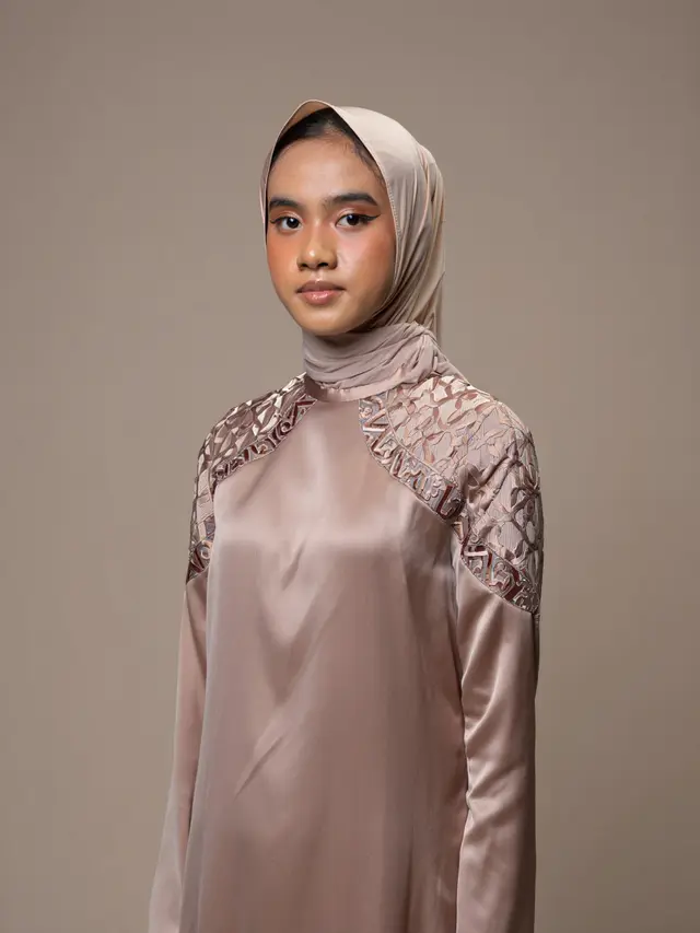 Dress Panjang Satin Kombinasi Brokat Muslim