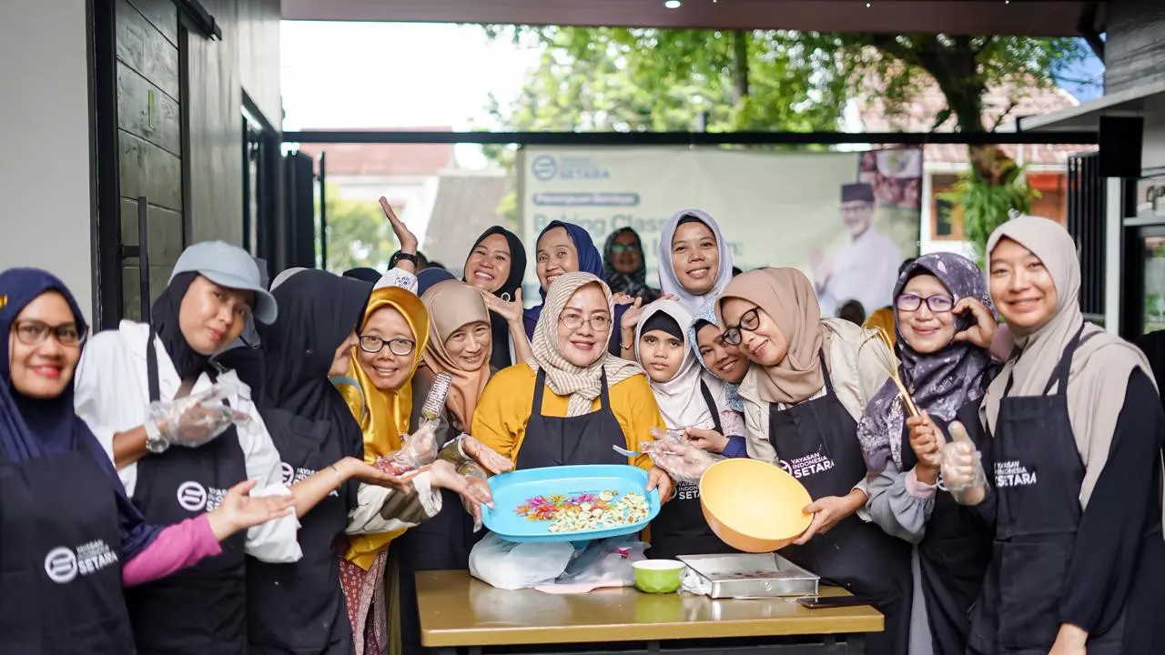 Pelatihan membuat kue kering Lebaran bagi para ibu rumah tangga jelang Hari Raya Idulfitri.