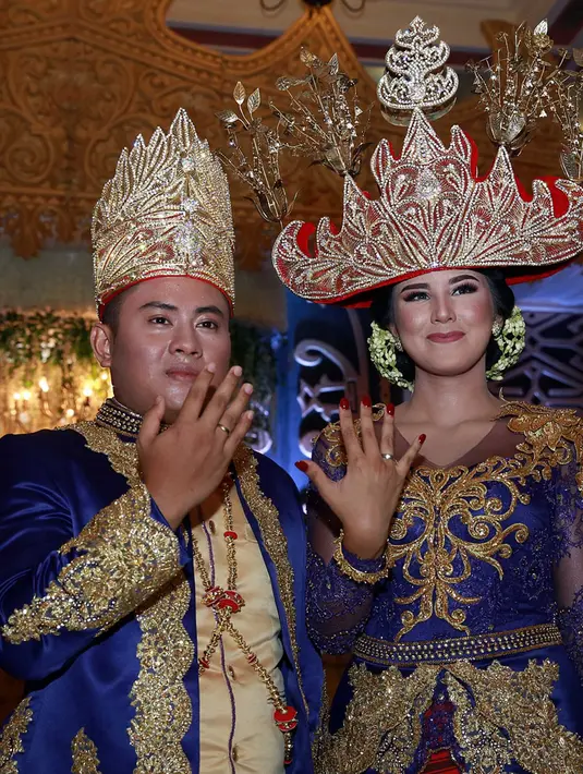 Diusianya 20 tahun, Selena resmi menjadi istri Ahmad. Akad nikah digelar di kawasan Kelapa Gading, Jakarta Utara pada 12 Desember 2015. (Deki Prayoga/Bintang.com)